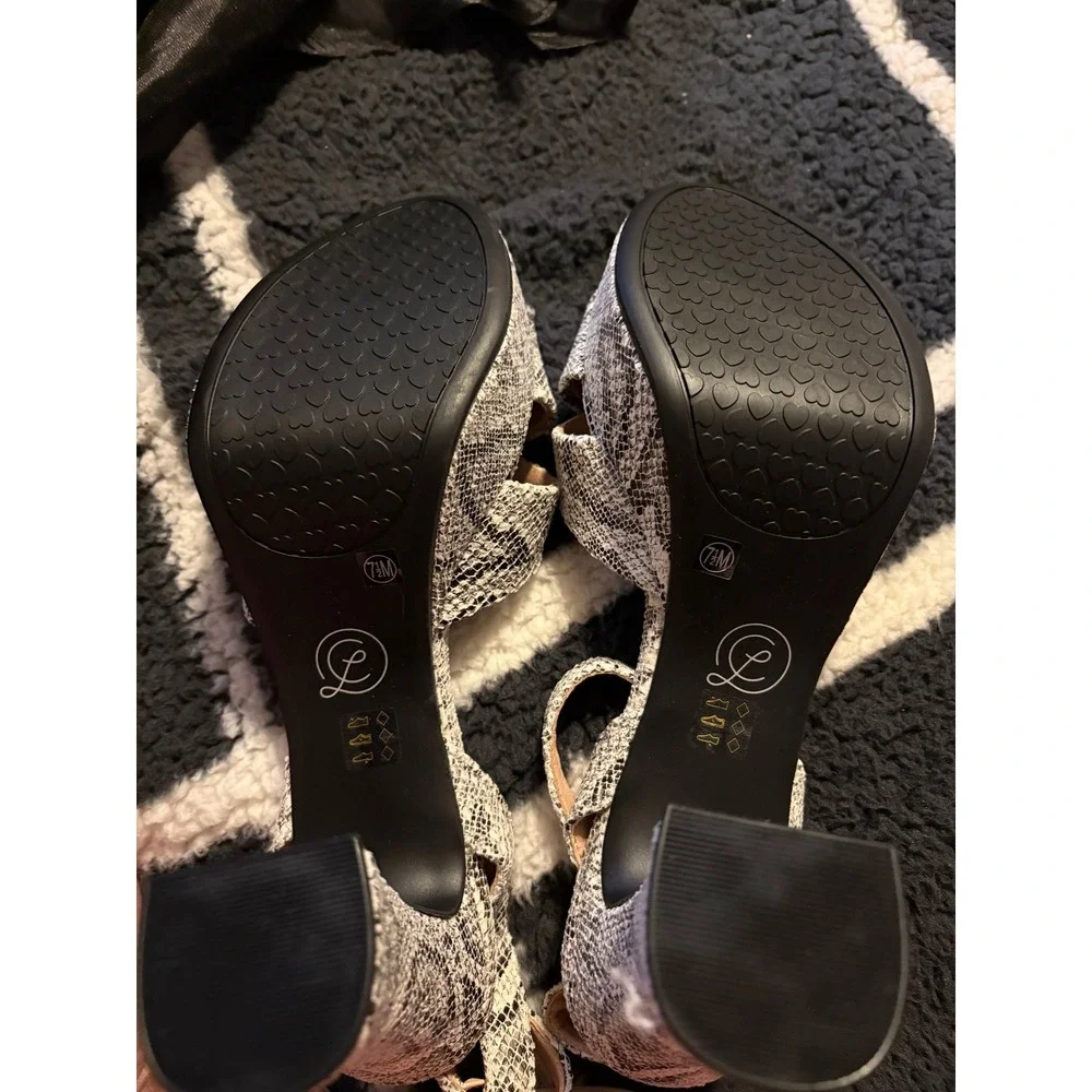 Chinese Laundry Womens Snakeskin Print Platform Sandals Grey Black Size 7.5M